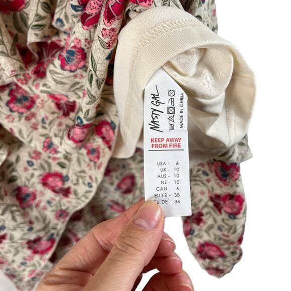 Nasty Gal Playing Flower Floral Dress Medium 6 Tiered Ruffle Cottage Flowy Y2K - Picture 10 of 12